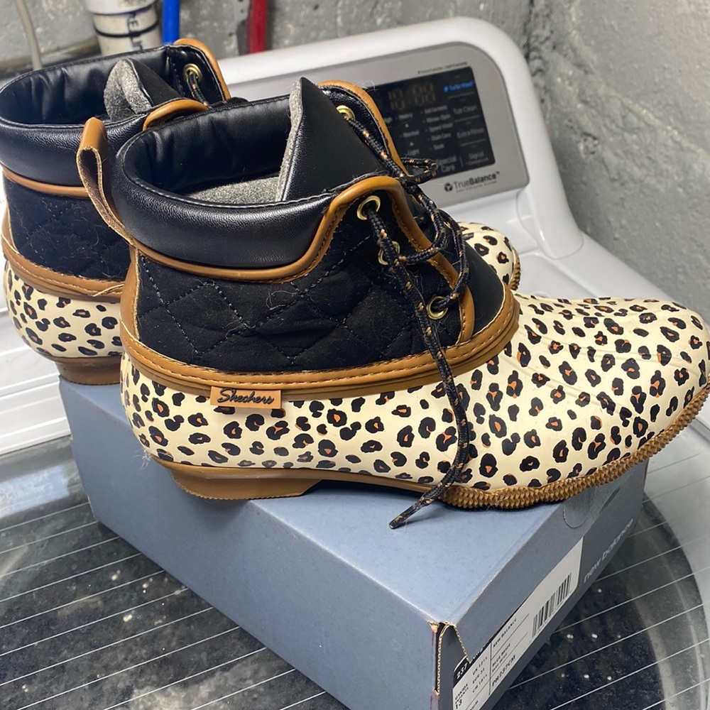 Sketchers Duck Boot - image 1